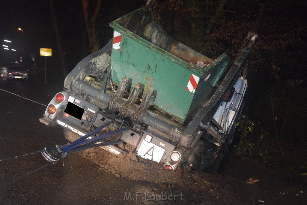 Container LKW umgestuerzt Koeln Brueck Bruecker- Dellbruecker Mauspfad P352.JPG - Miklos Laubert